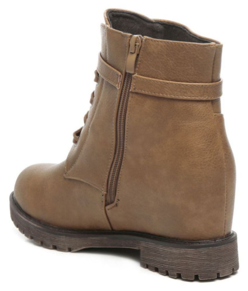 hiking boots tan