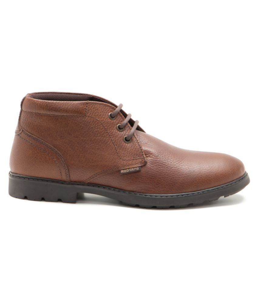 tan chukkas