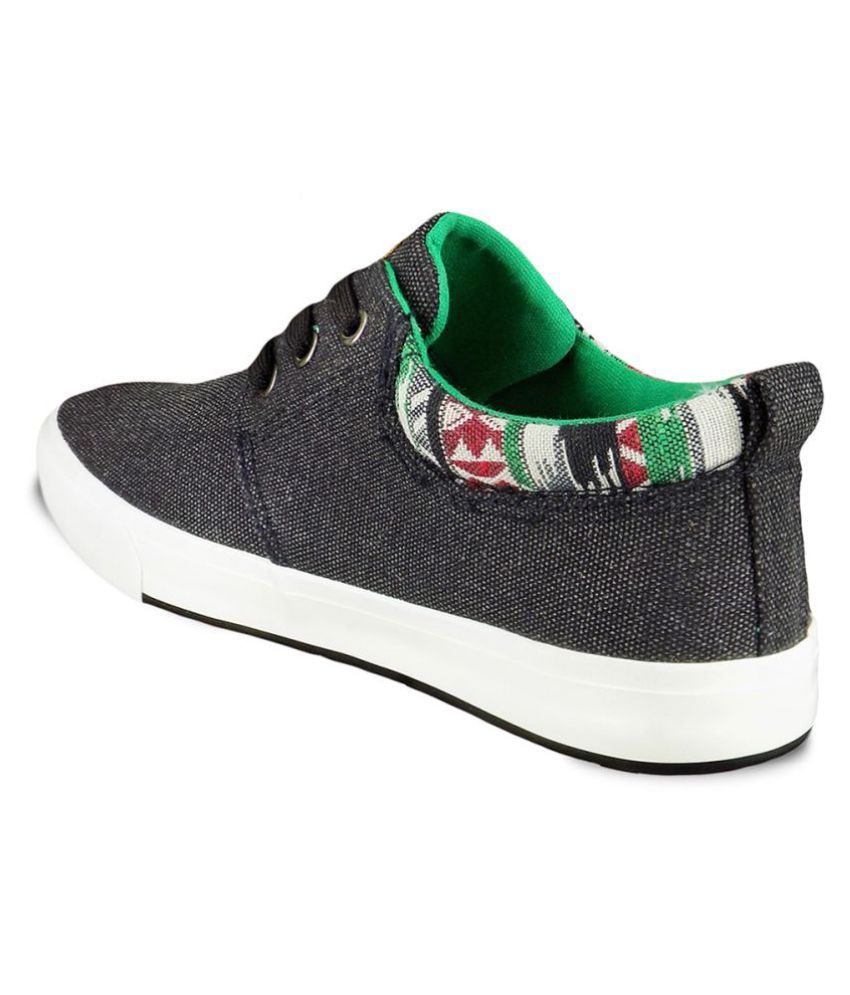 wild hawk steel sneakers