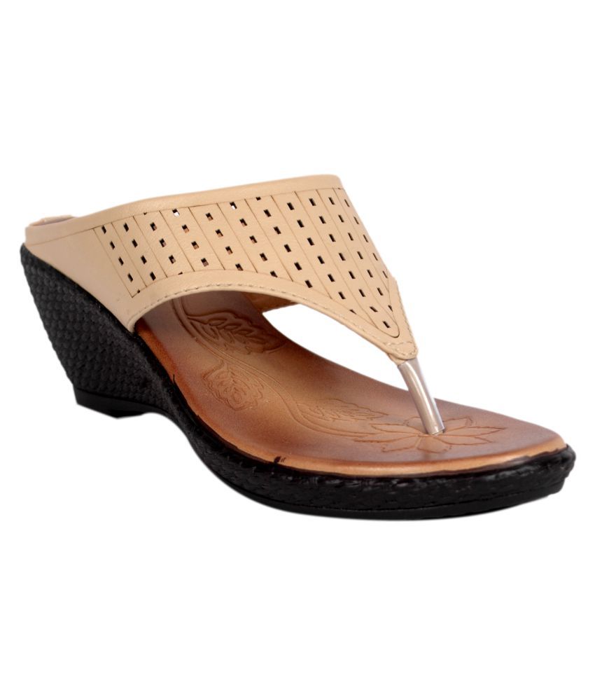 bedanya heels dan wedges