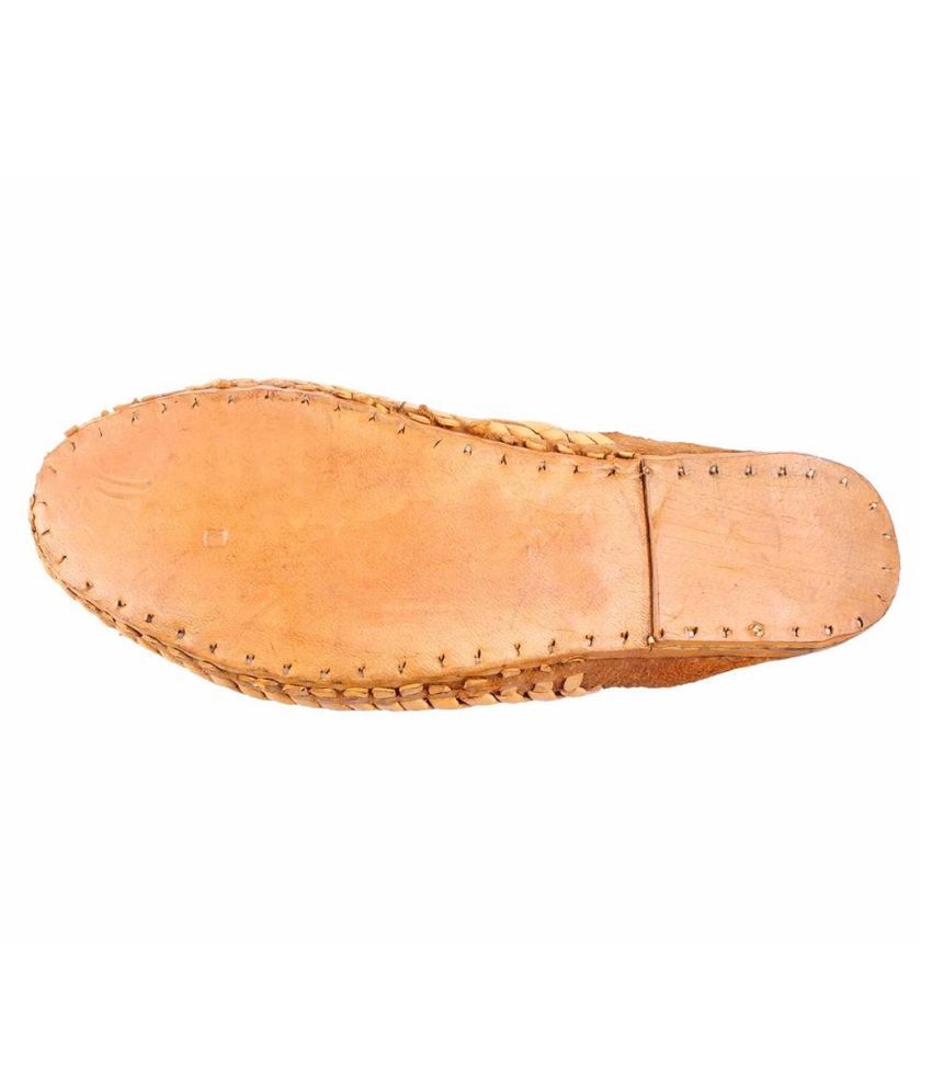 gold kolhapuri chappal