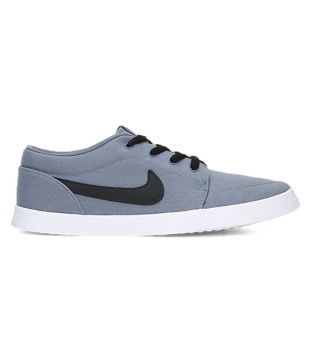 nike grey casual shoes
