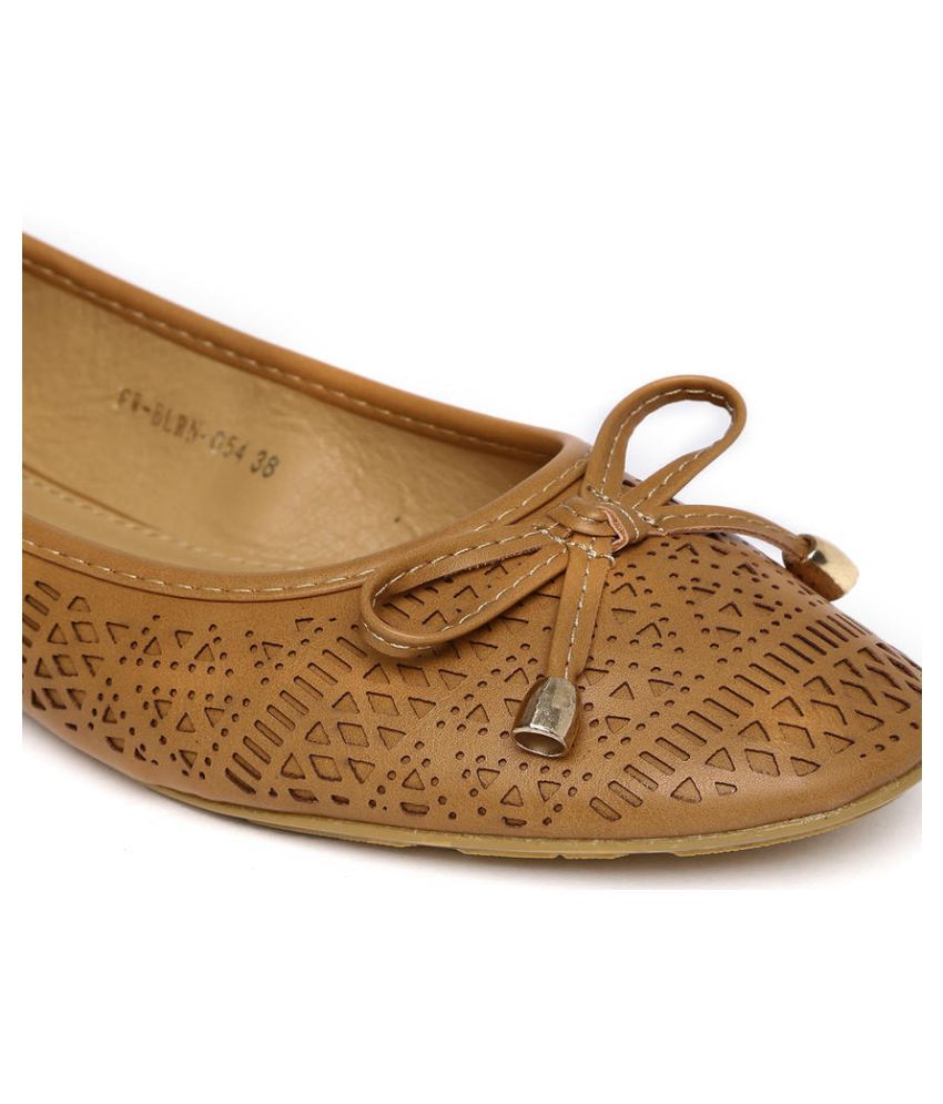 tan ballerinas