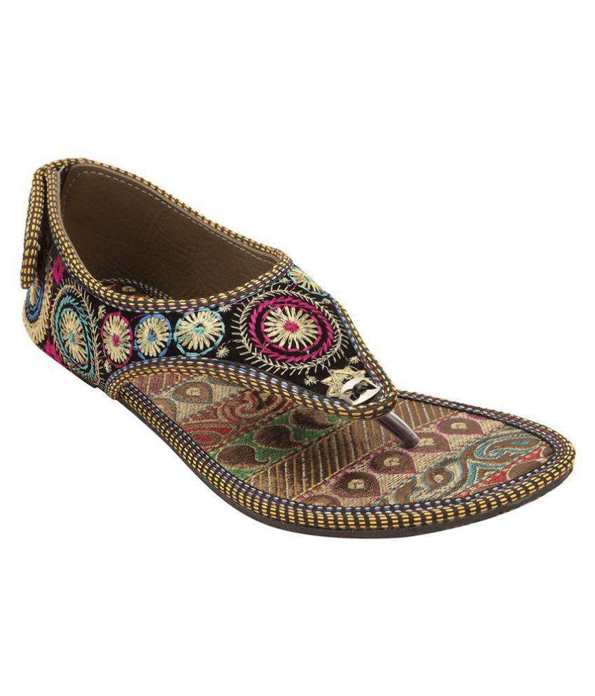 ethnic footwear for women's