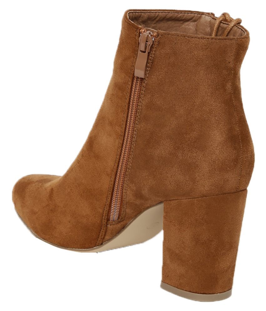 ladies flat tan boots