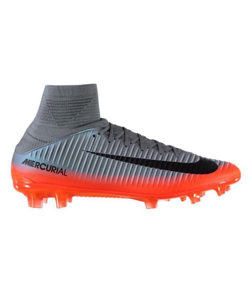 nike football shoes under 1