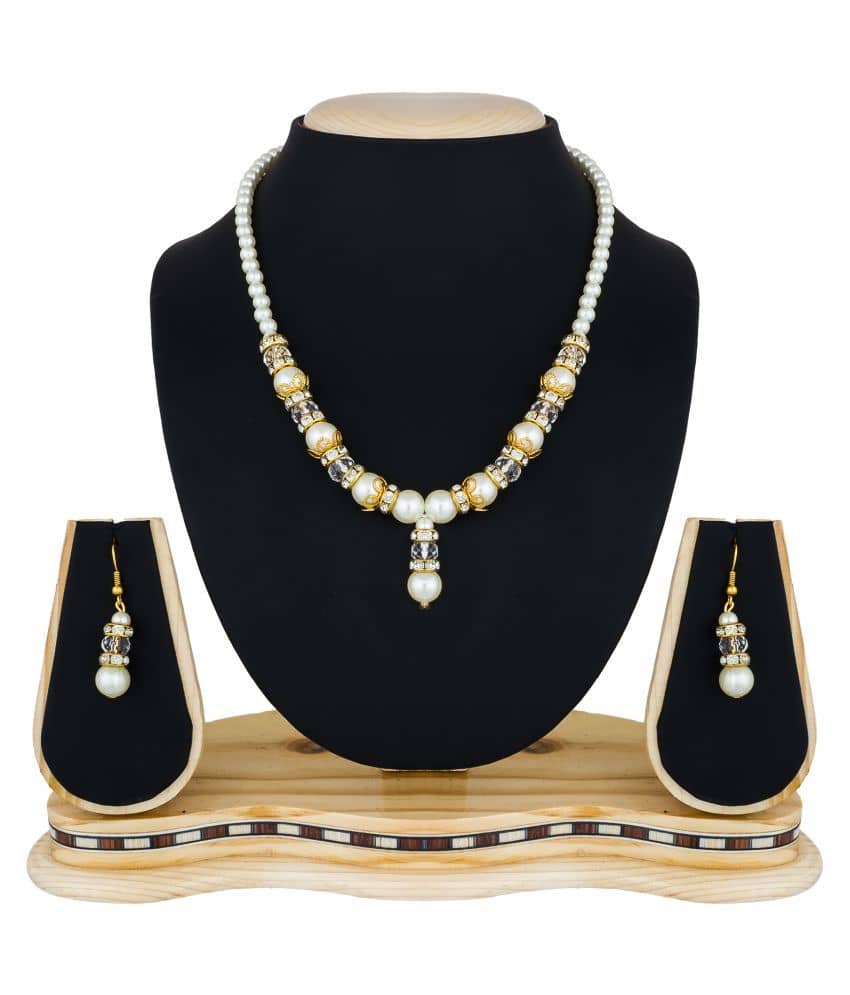 The Luxor Traditional Pearl Necklace Set with Earrings for