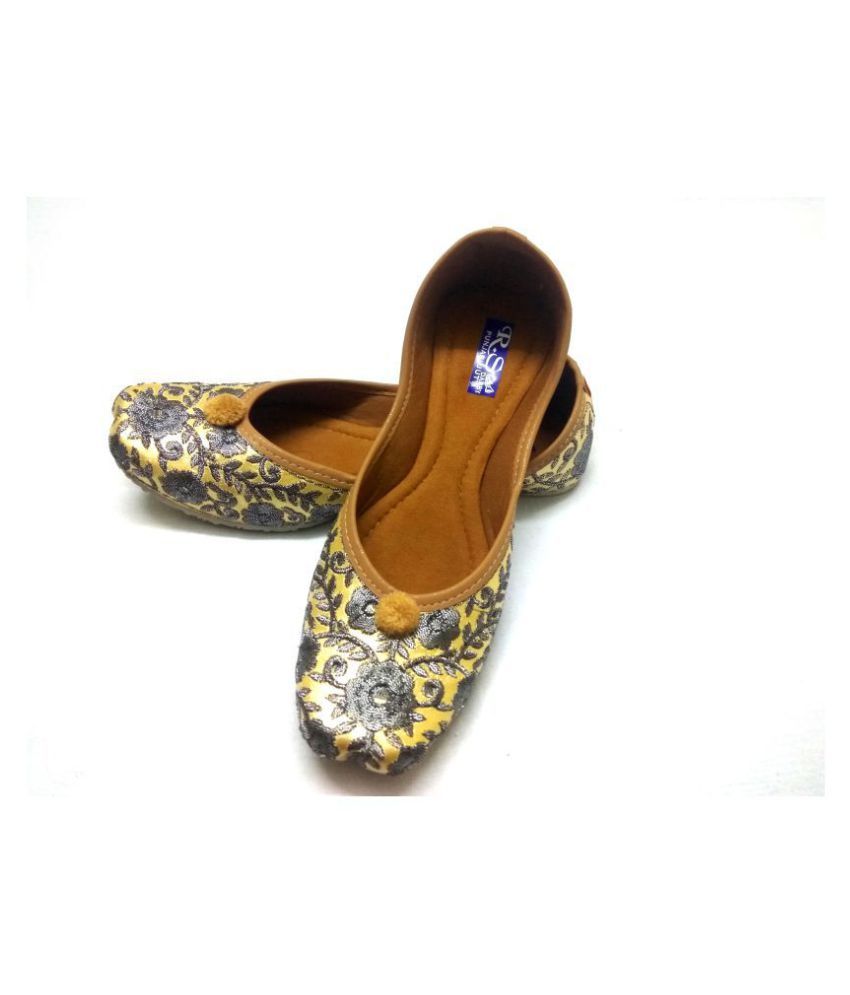 ethnic footwear for women's