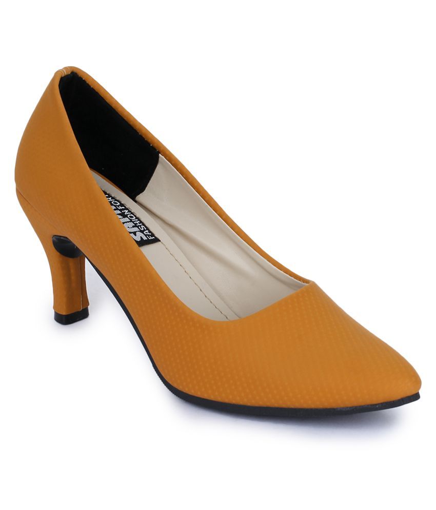 tan kitten heel shoes