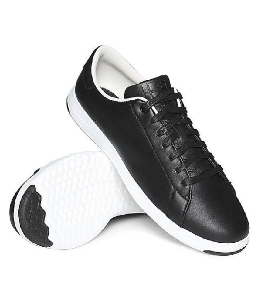 black tennis court shoes