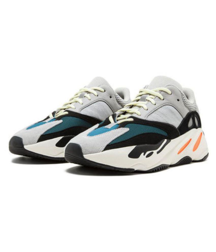 sneakers yeezy boost 700