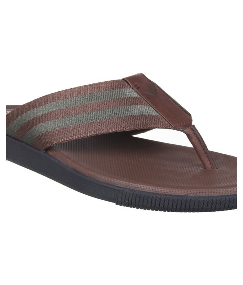 clarks leather flip flops
