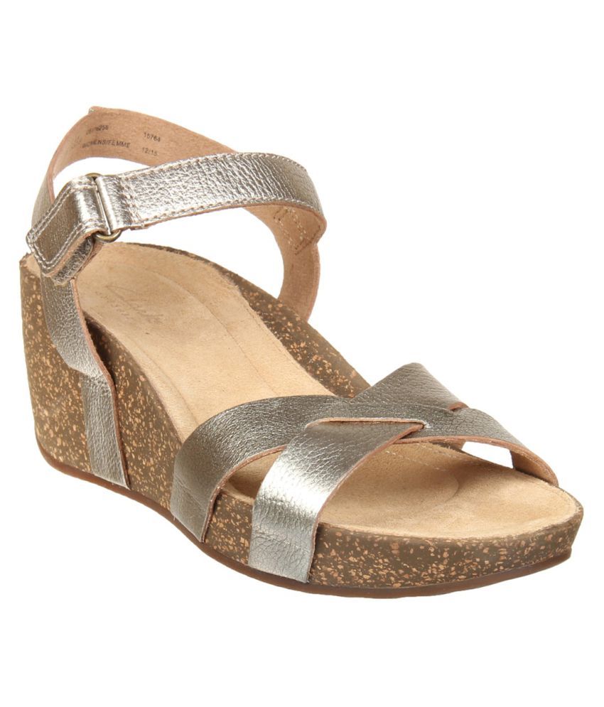clarks gold heels