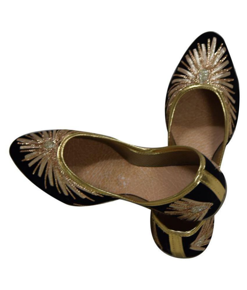 ethnic footwear for women's