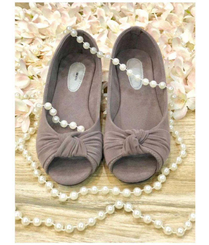     			Sindhi Footwear Gray Ballerinas