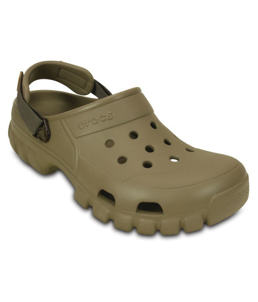 croc tan feet
