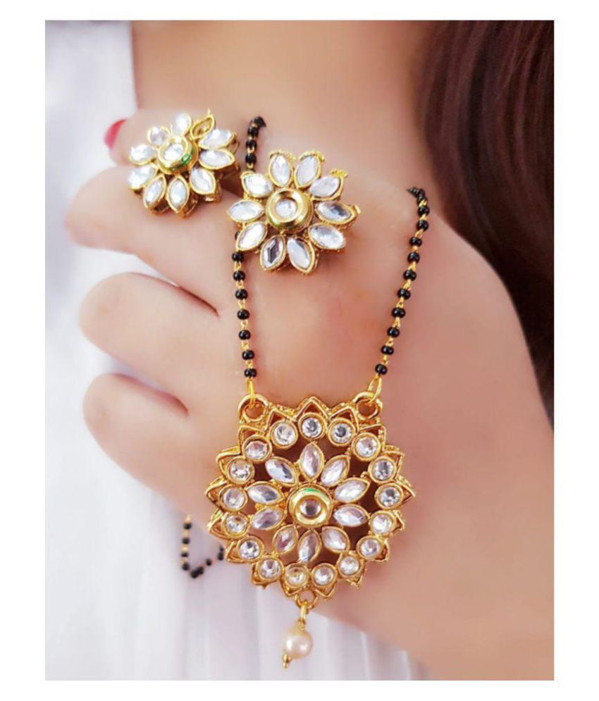 Darshini Designs Kundan mangalsutra with big earrings for women with 18  inches short chain: Buy Darshini Designs Kundan mangalsutra with big  earrings for women with 18 inches short chain Online in India