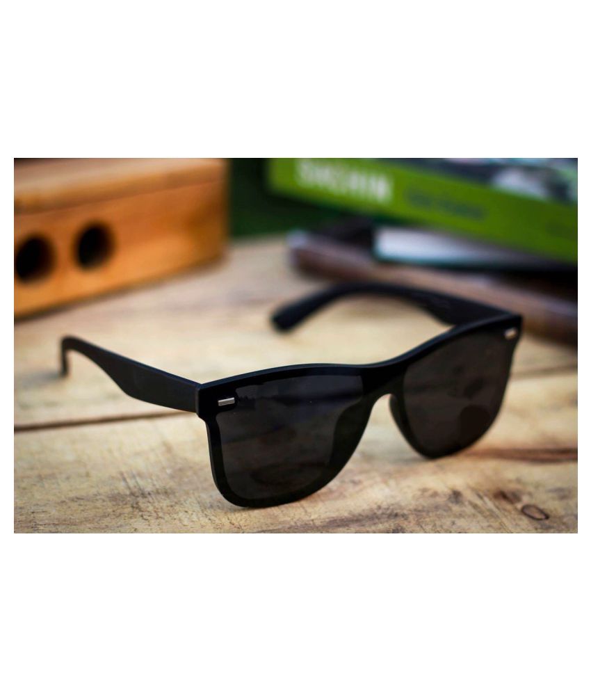 black wayfarer