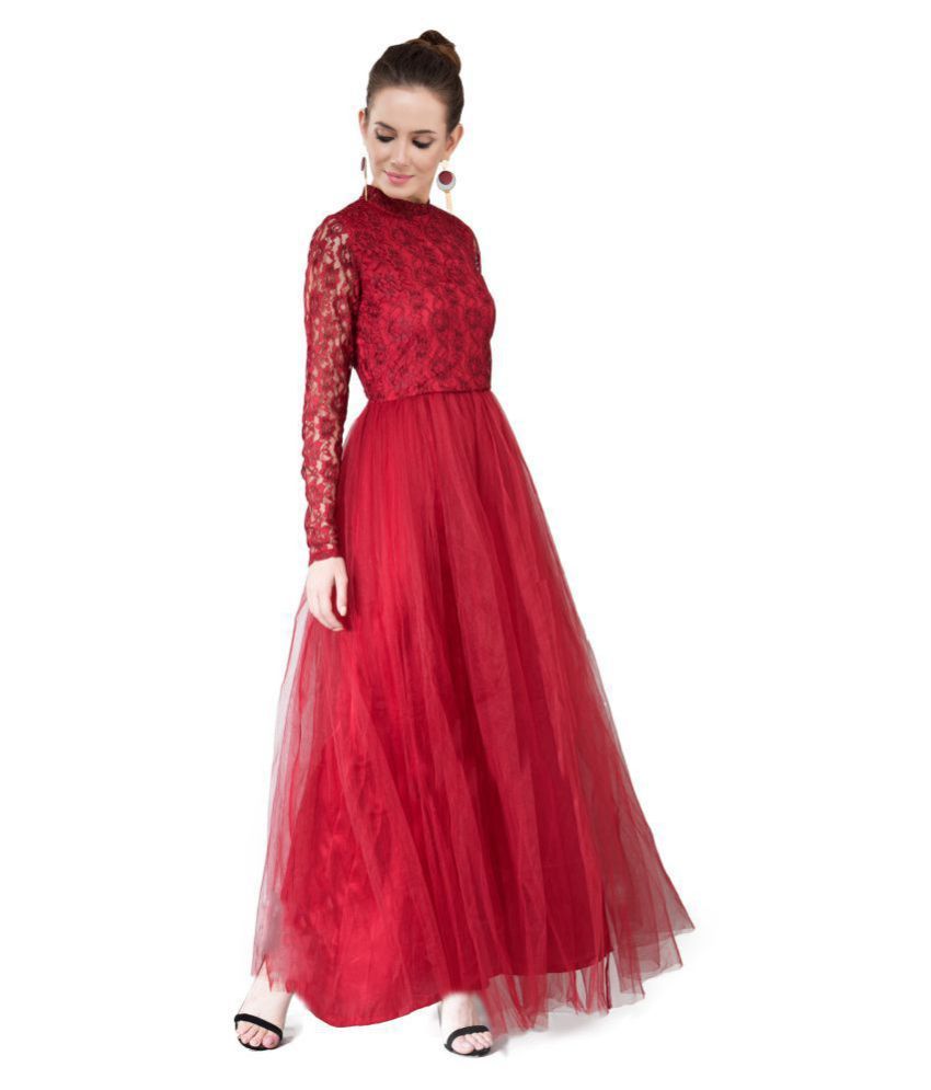 white and maroon gown