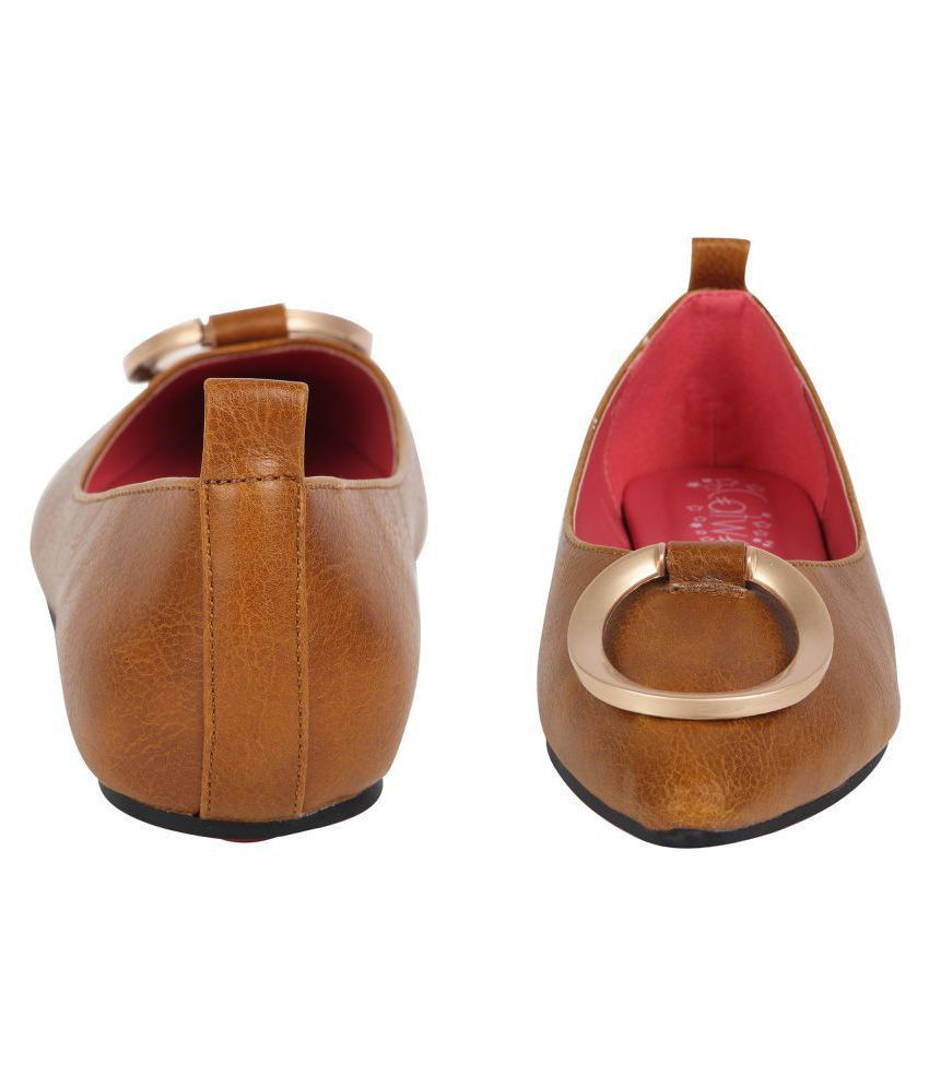 tan ballerinas