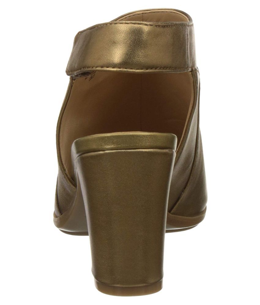 naturalizer laila leather wedge bootie