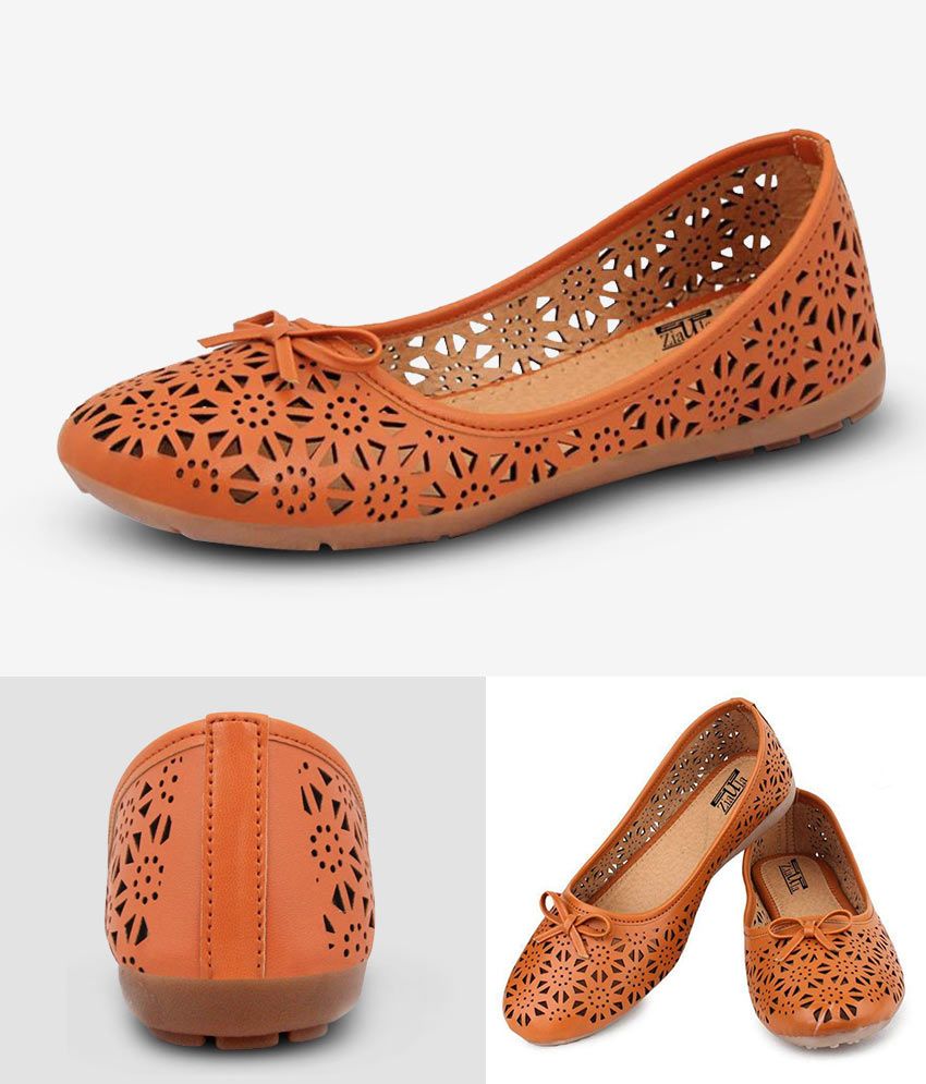 tan ballerinas