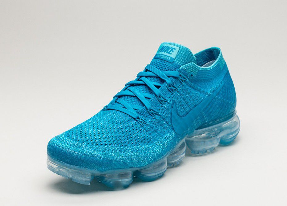 nike light shoes price in india