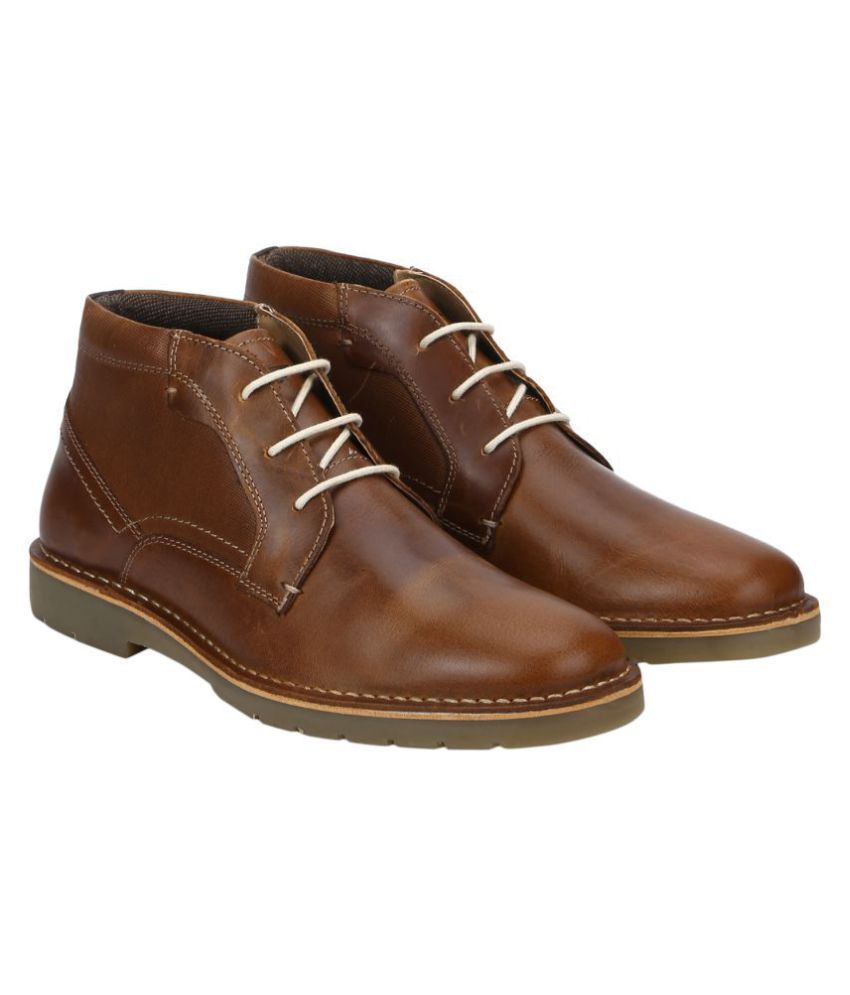 tan chukkas