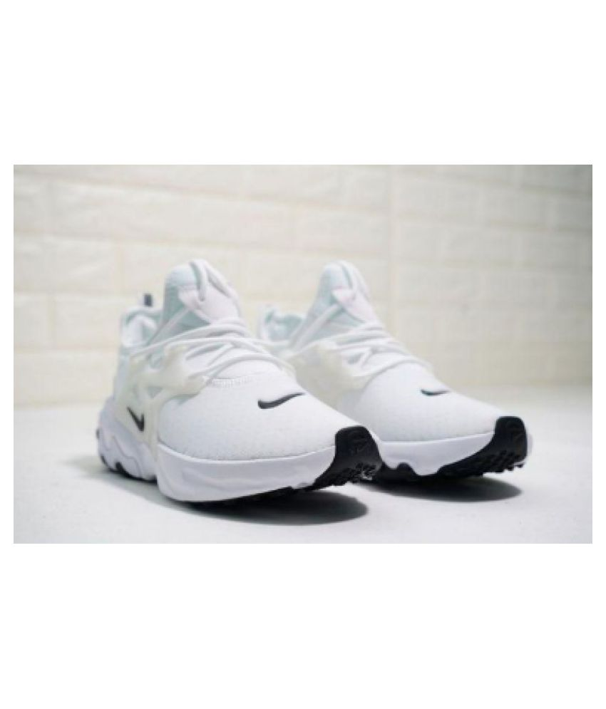white nike lifestyle shoes