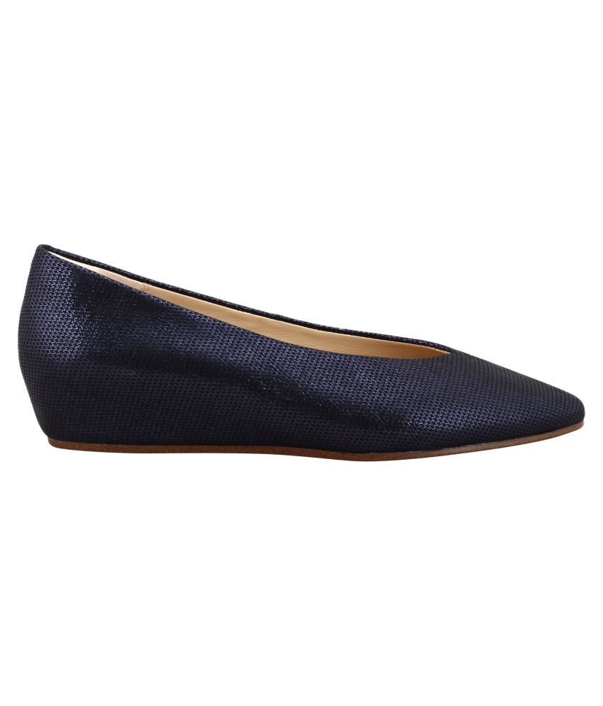 navy heels clarks