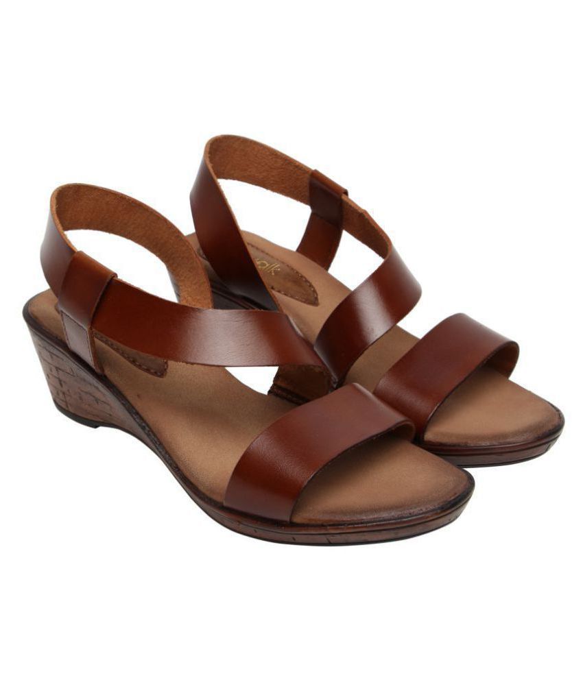 pointed tan flats
