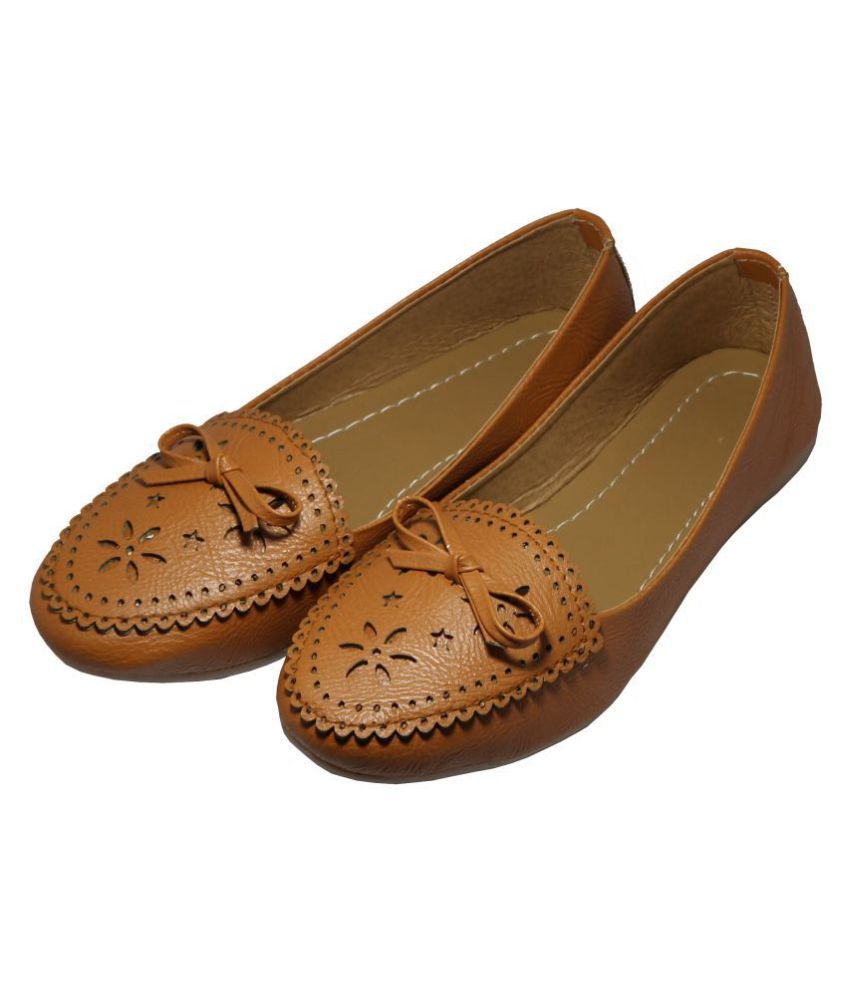 tan ballerinas