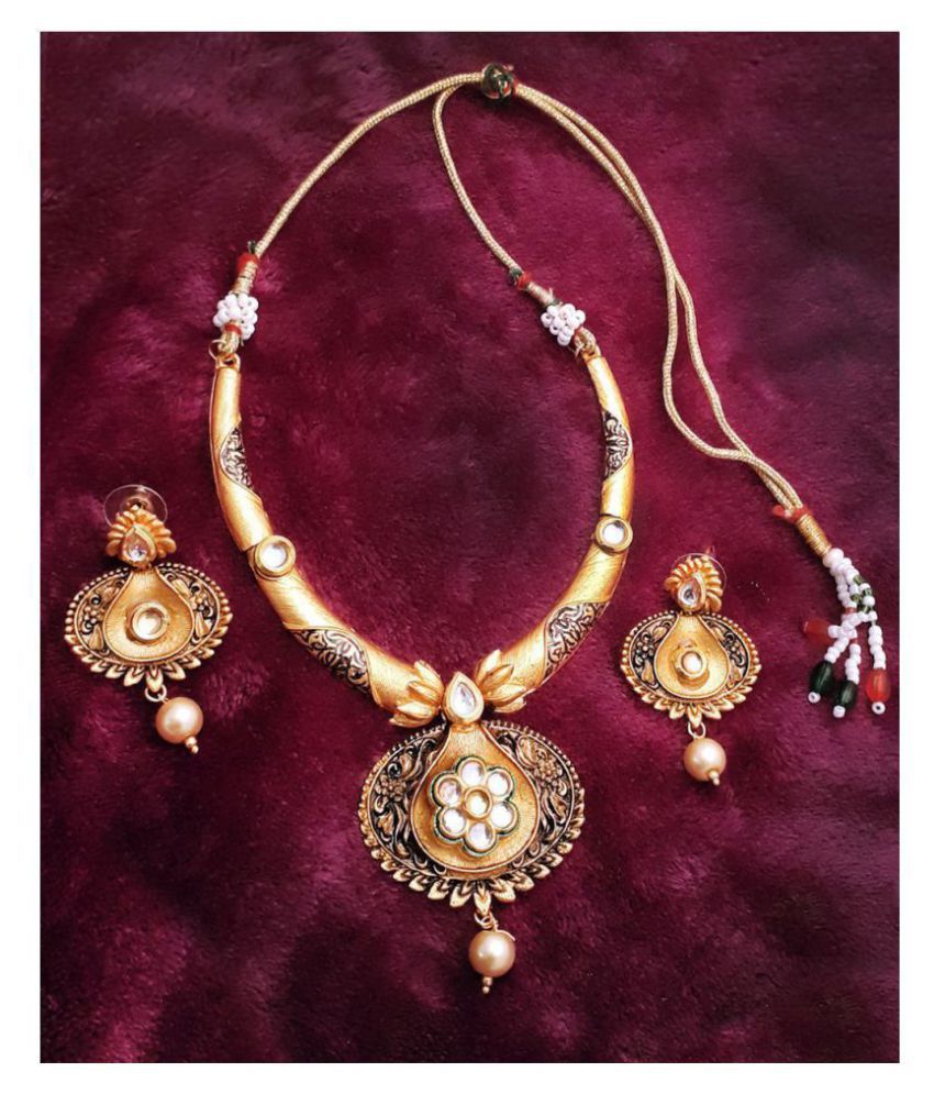     			Piah Alloy Golden Traditional Necklaces Set Collar