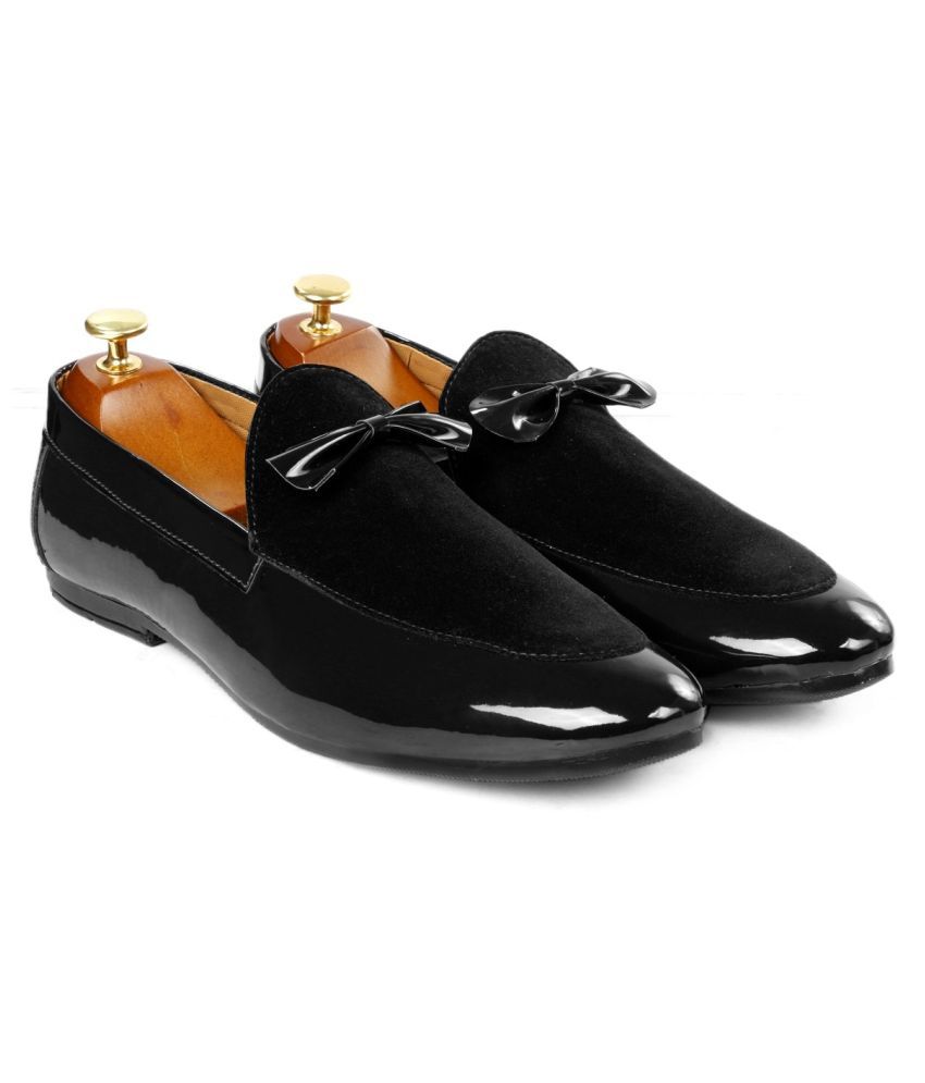     			YUVRATO BAXI Black Loafers