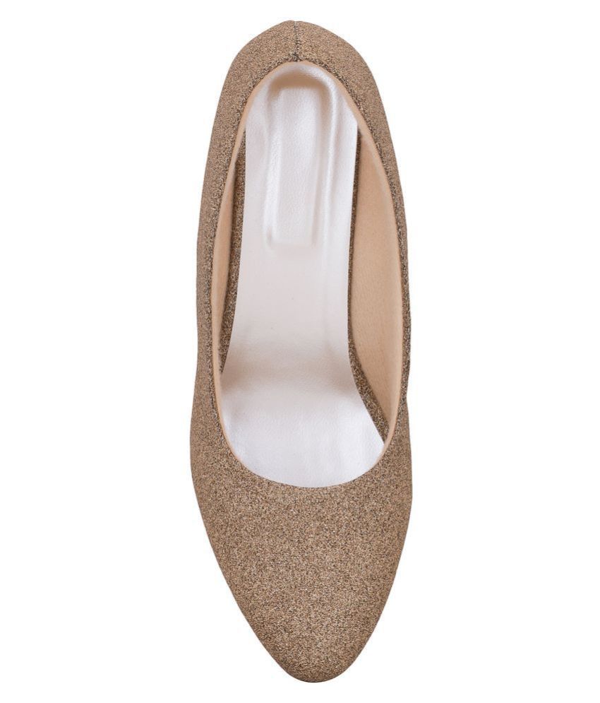 tan ballerinas