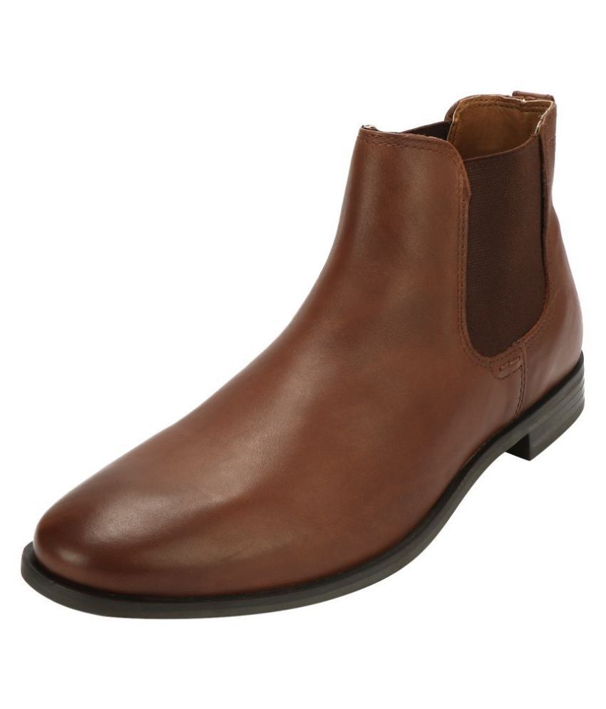 red tape chelsea boots in brown leather