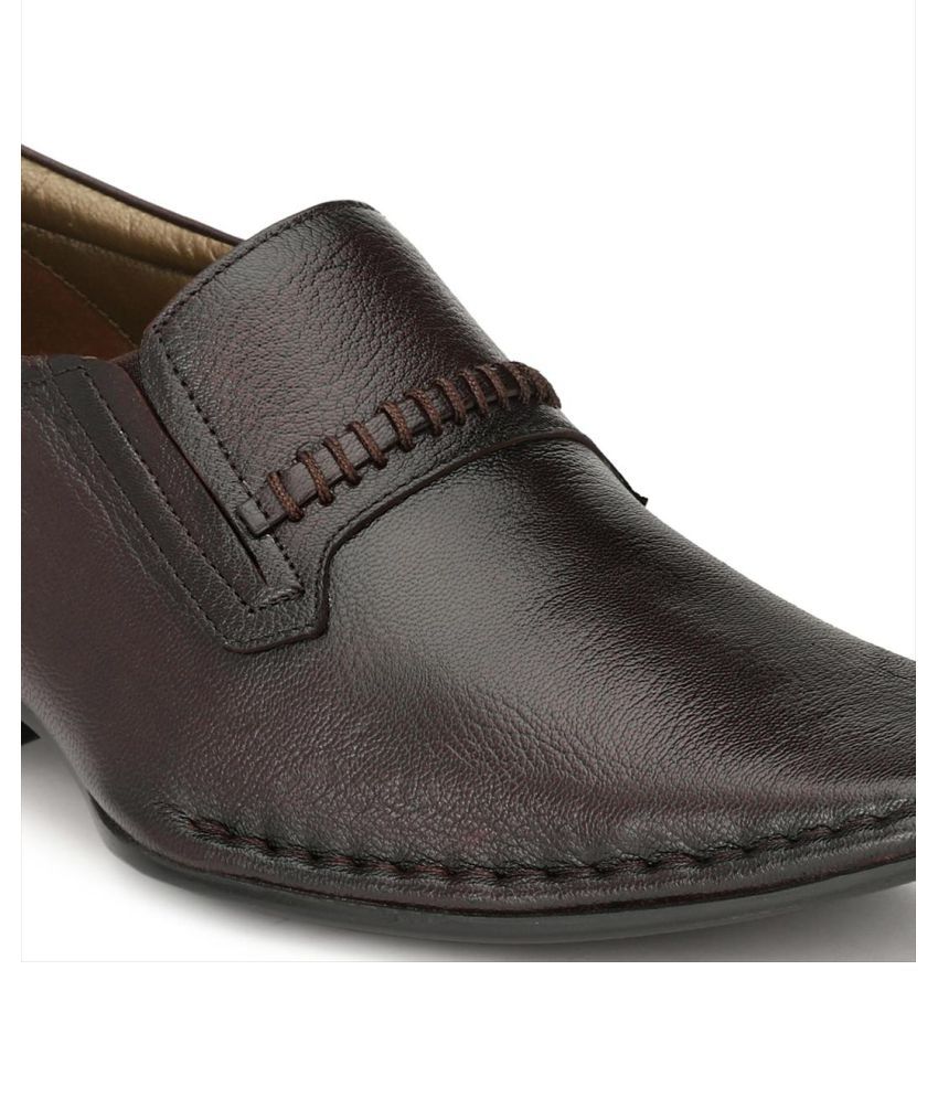 hitz leather chappals