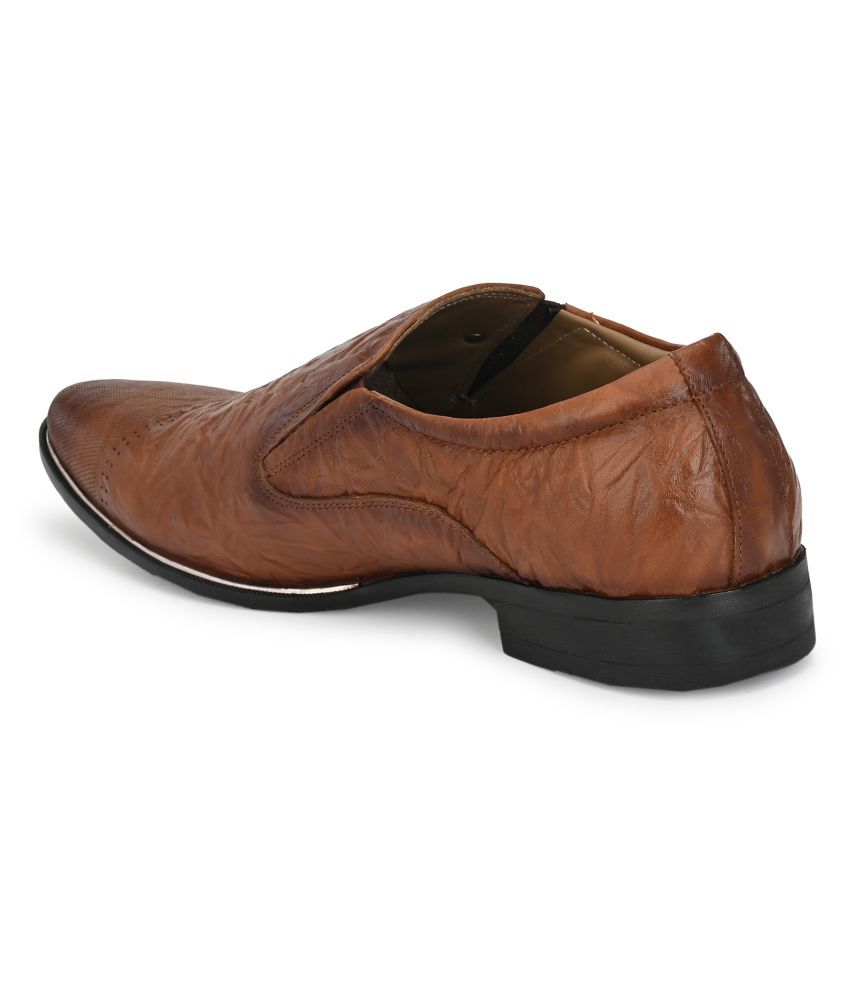 hitz leather chappals