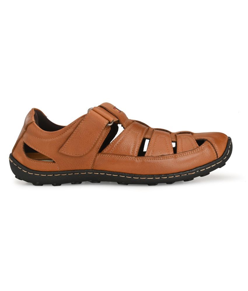 hitz leather chappals