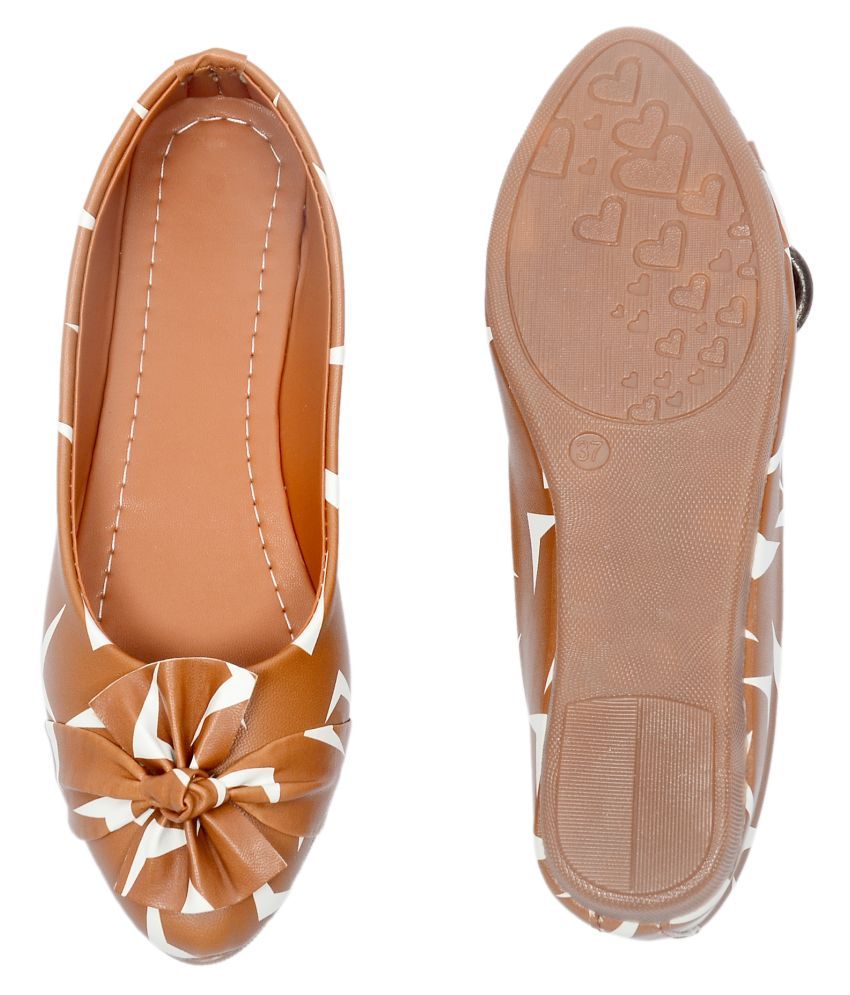 tan ballerinas