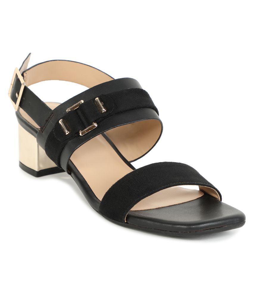 mode by red tape pumps