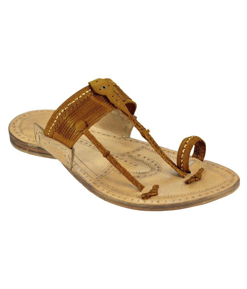 gold kolhapuri chappal