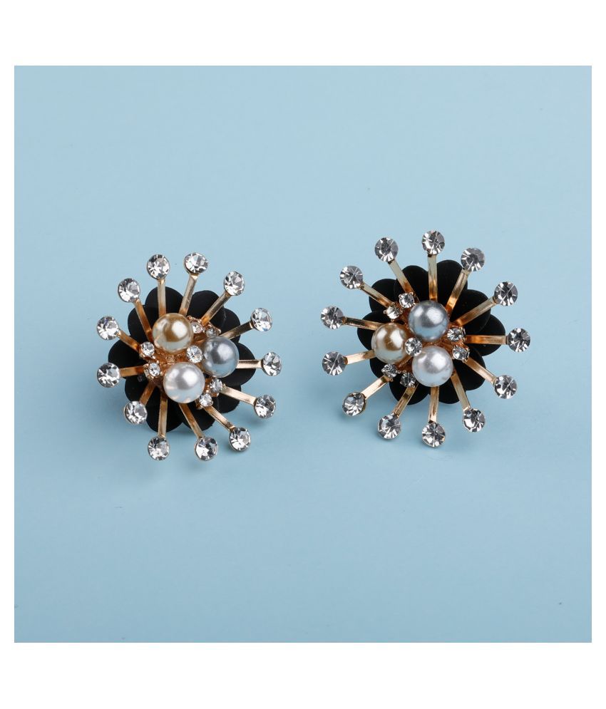     			SILVER SHINE  Ravishing Gold Diamond And Pearl Designn Stud Earring