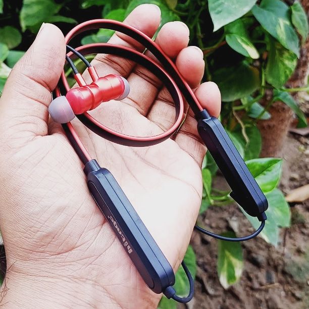 Hitage NBT 6858 SUPER BASS MicroBirdss 15 hours battery back up Neckband Wireless With Mic 