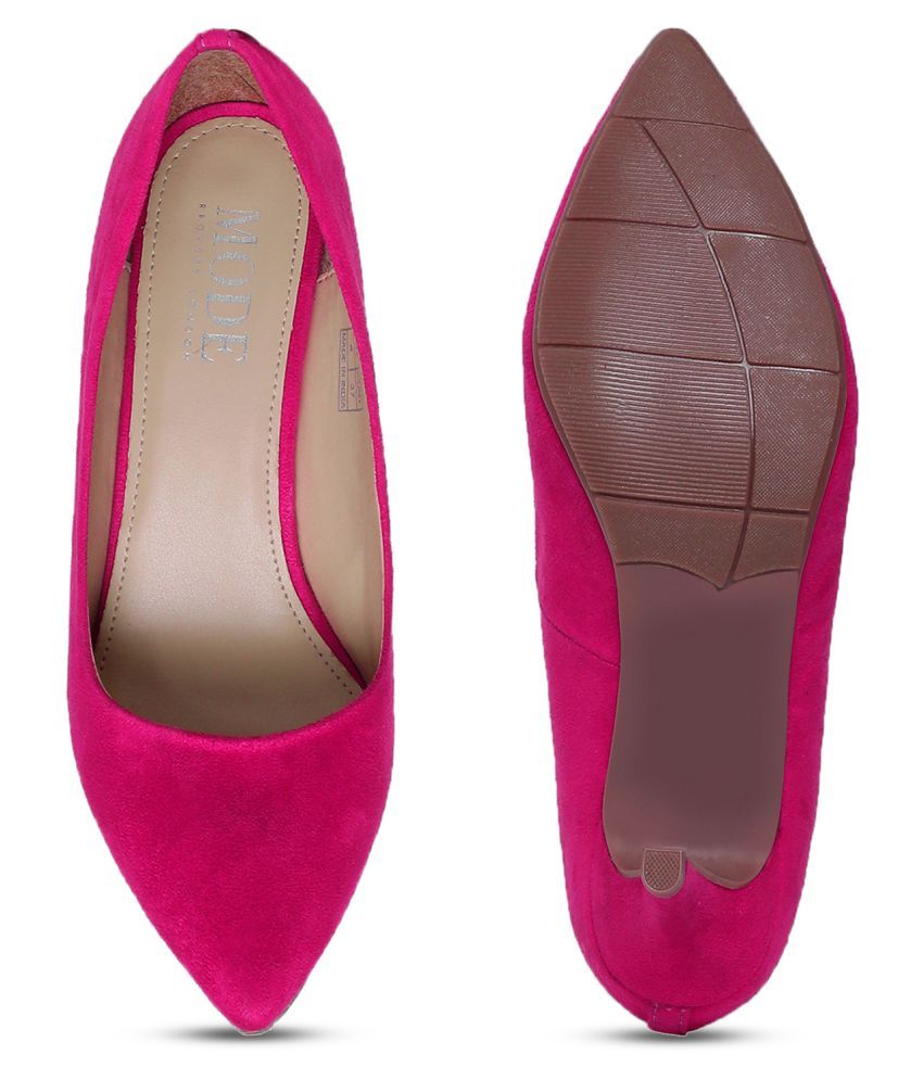 mode by red tape pumps