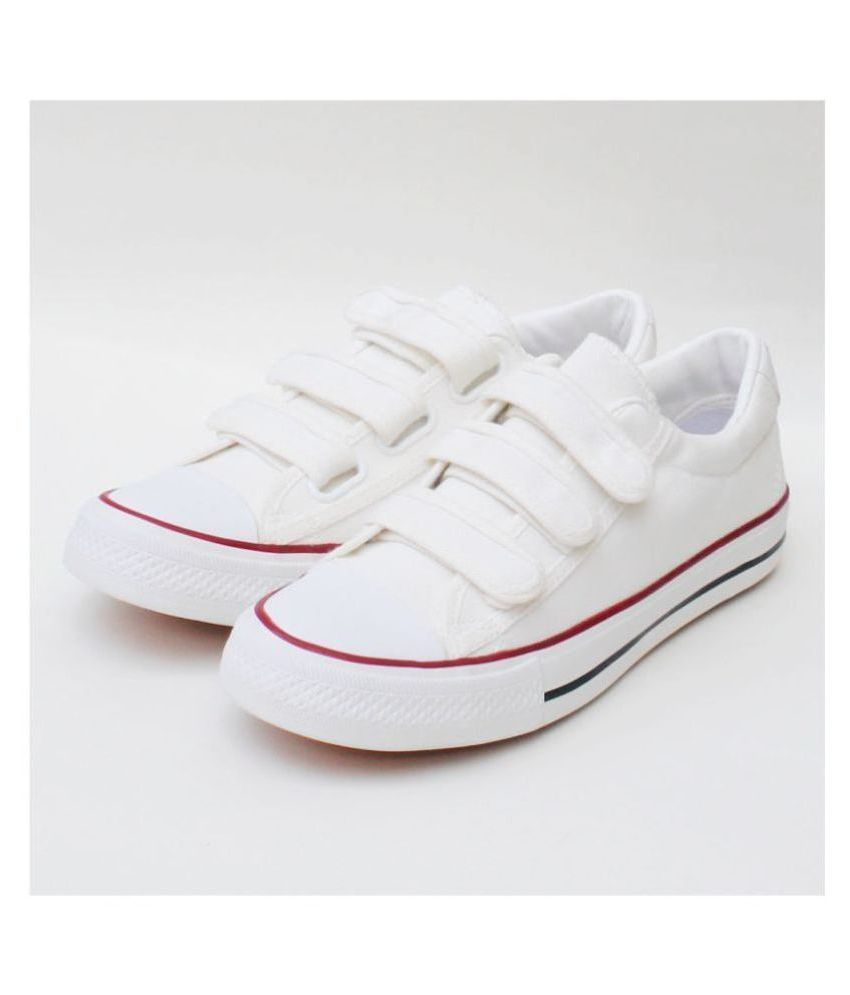 white trending shoes