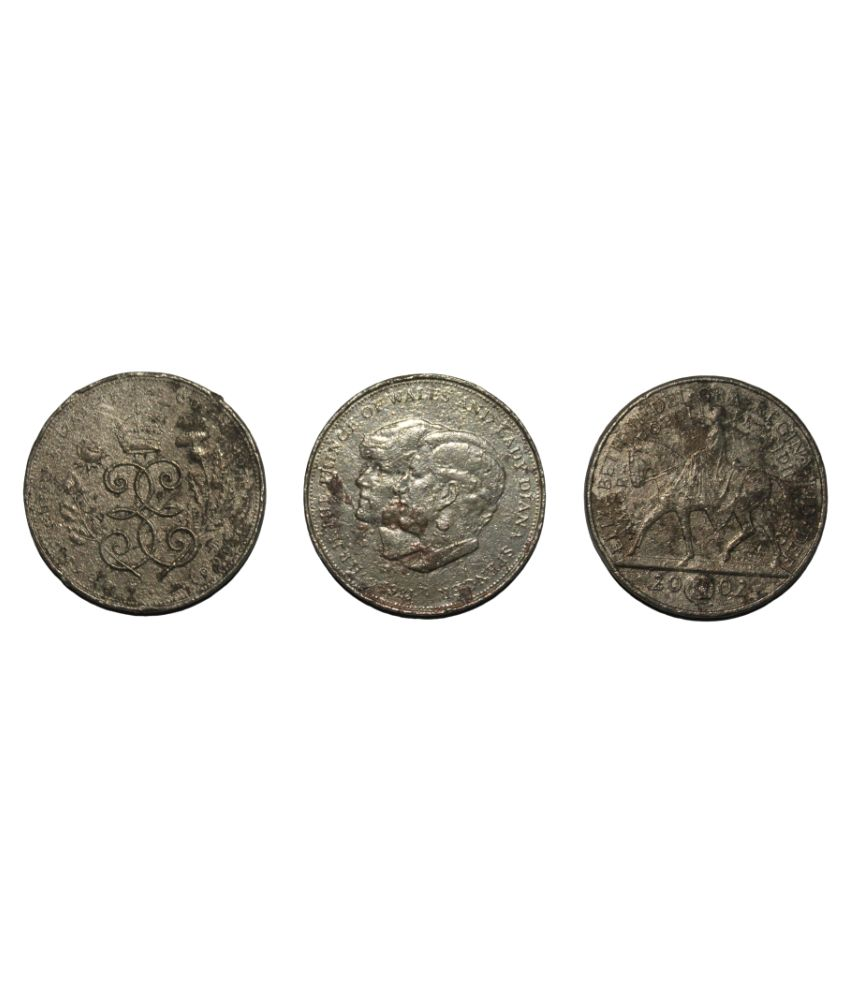     			(3 COINS) 5 POUND ELIZABETH II UNITED STATES OF AMERICA PACK OF 3