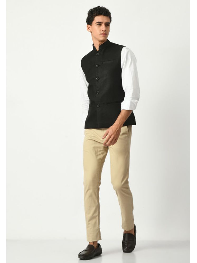     			IndiWeaves Black Cotton Blend Men's Nehru Jacket ( Pack of 1 )