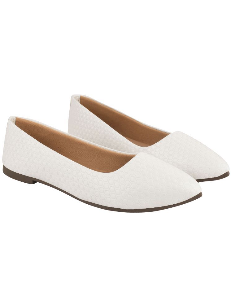     			Shoetopia White Women's Casual Ballerinas