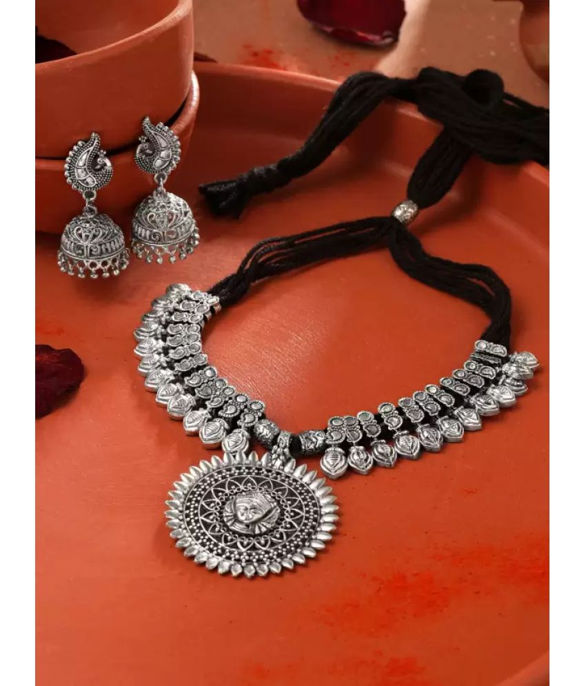     			PUJVI Silver Alloy Necklace Set ( Pack of 1 )